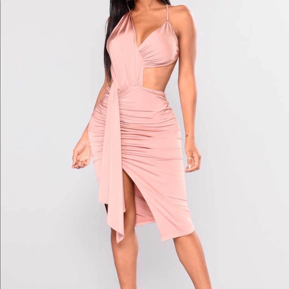 (NWT) #FashionNova “Garland Asymmetric” Dress